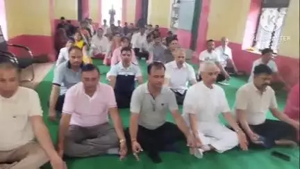 पिछोर: पिछोर के शासकीय उत्कृष्ट विद्यालय एवं छत्रसाल महाविद्यालय में 11वां अंतर्राष्ट्रीय योग दिवस मनाया गया