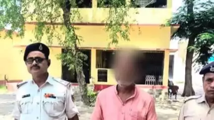 मोतिहारी: 10,000 के इनामी अभियुक्त ने मोतिहारी न्यायालय में किया आत्मसमर्पण