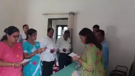ছিপাঝাৰ: ছিপাঝাৰ সমষ্টিত প্ৰথমখন গাঁও পঞ্চায়ত গঠন,পাথৰিঘাট গাওঁ পঞ্চায়ত গঠন, উপস্থিত থাকে ছিপাঝাৰ ৰাজহ চক্ৰ বিষয়া