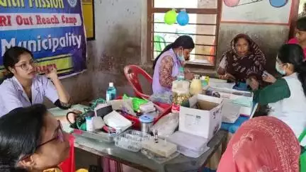 সিউড়ি ১: সিউড়ি পৌরসভার পক্ষ থেকে সিউড়ি ১৩ নম্বর ওয়ার্ডে বিনামূল্যে স্বাস্থ্য পরীক্ষা শিবিরের আয়োজন