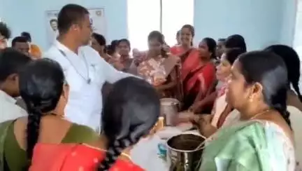 కోరుట్ల: మెట్పల్లి మెప్మా ఆధ్వర్యంలో స్ట్రీట్ ఫుడ్ ఫెస్టివల్
తెలంగాణ ప్రభుత్వం ప్రతిష్టాత్మకంగా చేపట్టిన రైజింగ్ తెలంగాణ