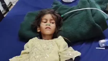 लोहाघाट उप जिला चिकित्सालय में जिंदगी और मौत की जंग लड़ रही 4 वर्षीय मासूम इंदु को मदद की दरकार।