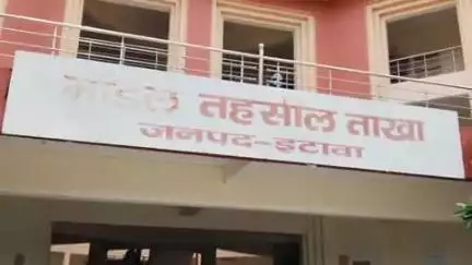 ताखा: दलित पीड़ित परिवार ने अपने घर तक रास्ता खुलवाने के लिए समाधान दिवस में दिया प्रार्थना पत्र