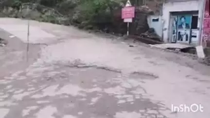 लगदू: खुंडिया से सपड़ी रोड की हालत खस्ता ,  लोगों ने मुख्यमंत्री से उठाई हस्तक्षेप करने की मांग#JANSAMAYA