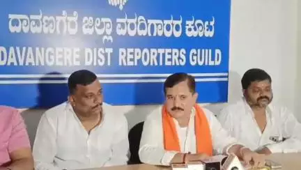 ದಾವಣಗೆರೆ: ನಕಲಿ ದಾಖಲೆ, ನಿರ್ಮಿತಿ ಕೇಂದ್ರದಲ್ಲಿ ಕೆಲಸ, 12 ಜನರ ವಜಾಕ್ಕೆ ನಗರದಲ್ಲಿ ಬಿಜೆಪಿಯ ರಾಜ್ಯ ರೈತ ಮೋರ್ಚಾದ ಉಪಾಧ್ಯಕ್ಷ ನಾಗರಾಜ್ ಆಗ್ರಹ