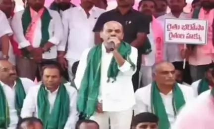 సంగారెడ్డి: రైతు భరోసా విడుదల చేయాలని డిమాండ్ చేస్తూ BRS MLA  ప్రభాకర్ ఆధ్వర్యంలో మహాధర్నా