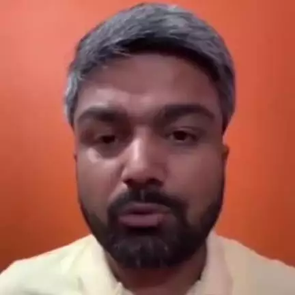 चनपटिया: मनीष कश्यप ने चनपटिया रेलवे स्टेशन पर एक्सप्रेस ट्रेन की मांग उठाई, वीडियो आया सामने