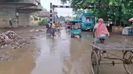 সিউড়ি ১: হাটজনবাজার রেলগেট সংলগ্ন রাস্তার বেহাল অবস্থা, দ্রুত সংস্কারের দাবি জানাচ্ছে স্থানীয়রা 
#jansamasya