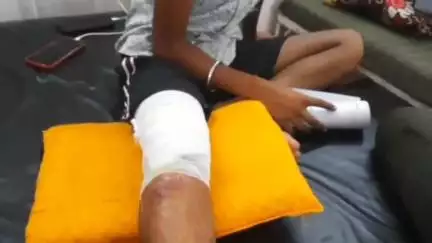 भिंड नगर: पोरसा चौराहे पर अज्ञात वाहन ने बाइक को मारी टक्कर, बाइक पर सवार दो लोग घायल