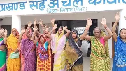 सिसवन: सिसवन महिलाओं ने किया धरना प्रदर्शन।#jansamasya