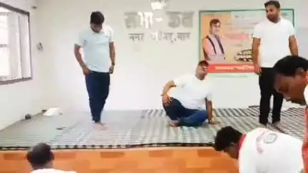 बाढ़: अंतर्राष्ट्रीय योग दिवस पर बाढ़ नगर परिषद में किया गया योग अभ्यास