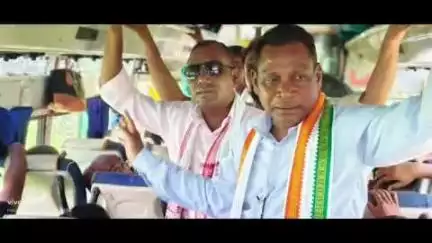 राजिम: बिन्द्रानवागढ़ विधायक ने यात्रियों की समस्या जानने के लिए किया बस में सफर