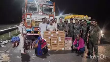 भभुआ: मोहनिया समेकित जांच चौकी से उत्पाद विभाग ने 362.625 लीटर शराब के साथ दो अभियुक्तों को गिरफ्तार किया, ट्रक जब्त