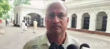 बलिया: बलिया नगर पालिका में नाला सफाई में भ्रष्टाचार का आरोप लगाते हुए वार्ड संख्या 19 के सभासद ने चेयरमैन व ईओ को घेरा