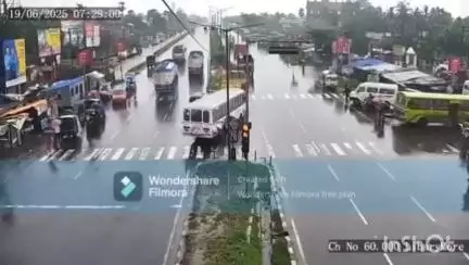 বাগনান ১: বাগানানে 16 নম্বর জাতীয় সড়কে বাস ও ট্রাকের সংঘর্ষের ঘটনার CCTV ফুটেজ প্রকাশ্যে