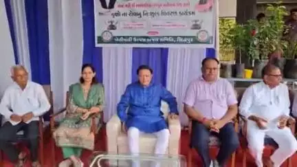 સિધ્ધપુર: કેબિનેટ મંત્રી બળવંતસિંહ રાજપૂતની ઉપસ્થિતિમાં સિદ્ધપુર માર્કેટ યાર્ડ ખાતે 5100 જેટલા વૃક્ષોનું નિઃશુલ્ક વિતરણ કરાયું