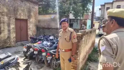 छिबरामऊ: छिबरामऊ कोतवाली पहुंचे पुलिस अधीक्षक ने किया औचक निरीक्षण, पुलिस अधिकारियों को दिए आवश्यक दिशा-निर्देश