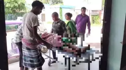 মঙ্গলকোট: মঙ্গলকোটের খতিয়ার মোড়ে উল্টে গেল যাত্রীবোঝাই টোটো, আহত মহিলাকে আনা হল স্বাস্থ্যকেন্দ্রে