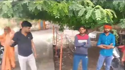इटावा: ऊसराहार क्षेत्र में पिकअप गाड़ी और बाइक की भिड़ंत से घायल युवक की चौथे दिन हुई मौत, पुलिस ने कराया पोस्टमार्टम