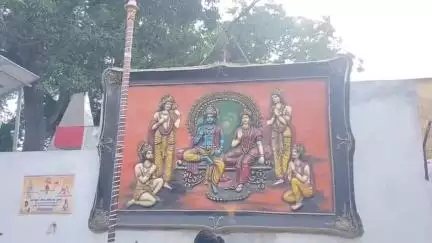 पीलीभीत: पूरनपुर कोतवाली गेट पर भगवान श्री राम दरबार का चित्र लगाने पर लोगों ने जताई नाराजगी, एसडीएम को सौंपा ज्ञापन