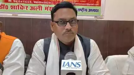 फर्रुखाबाद: मुस्लिम धर्म गुरु बद्रे आलम के बयान पर ऑल इंडिया पसमांदा मुस्लिम समाज के राष्ट्रीय अध्यक्ष ने दी तीखी प्रतिक्रिया