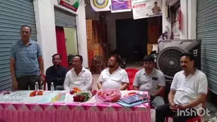नजीबाबाद: नजीबाबाद बाजार में उत्तर प्रदेश उद्योग व्यापार प्रतिनिधि मंडल द्वारा आयोजित की गई एक बैठक
