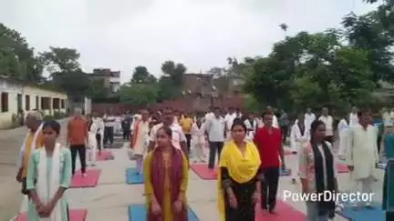 तेघरा: तेघड़ा प्रखंड में 11वां अंतर्राष्ट्रीय योग दिवस मनाया गया