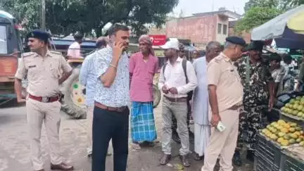 पोठिया: छतरगाछ बाजार में अतिक्रमण हटाने के लिए प्रशासन ने चलाया अभियान, दिए आवश्यक निर्देश