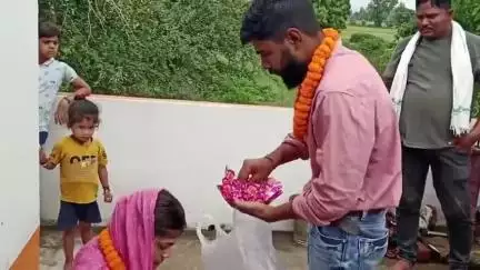 जमुई:चाची ने की भतीजे से लव मैरिज, चुपचाप सामने खड़ा रहा पति, बोली- अब नया वाला ही.. #jamui #lovemarrige