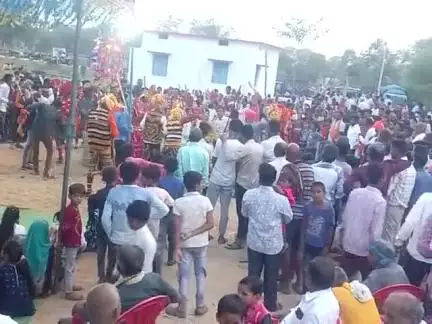 आज हमारे ग्राम झझपुरीकलां में आज राऊत नाचा मंड़ाई मेला और सप्ताहीक बजार सुभ आरंभ किया गया है ,, मुख्य अतिथि श्री राजेन्द
