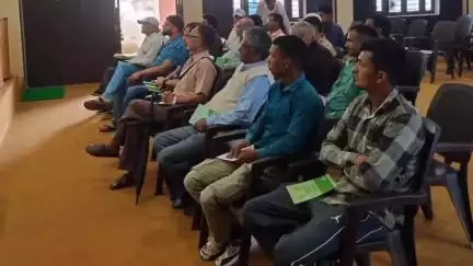 पुल्ला गुमदेश: जीबी पंत विश्वविद्यालय पंतनगर और उद्यान विभाग ने किसानों को संरक्षित पुष्प उत्पादन तकनीकी का प्रशिक्षण दिया