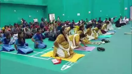 ଆସିକା: ବିଜୁ ପଟ୍ଟନାୟକ ଇଣ୍ଡୋର ଷ୍ଟାଡିୟମ ଠାରେ ଯୋଗାଦିବସ ପାଳିତ, ପ୍ରତିକ୍ରିୟା ରଖିଲେ ବିଡିଓ