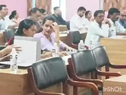 ಹುಮ್ನಾಬಾದ್: ಅಧಿಕಾರಿಗಳು ಜವಾಬ್ದಾರಿ ಅರಿತು ಕರ್ತವ್ಯ ನಿರ್ವಹಿಸಿ: ಪಟ್ಟಣದಲ್ಲಿ ಶಾಸಕ ಡಾ. ಸಿದ್ದು ಪಾಟೀಲ್