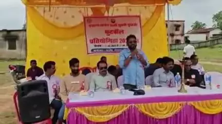 भरनो: हाई स्कूल मैदान में सुब्रतो कप प्रखंड स्तरीय फुटबॉल प्रतियोगिता का आयोजन हुआ