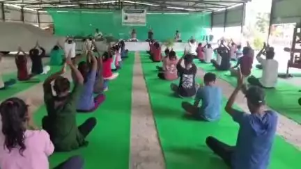मझौलिया: अंतर्राष्ट्रीय योग दिवस पर कृषि विभाग केंद्र मधोपुर में योग एवं ध्यान सत्र का आयोजन