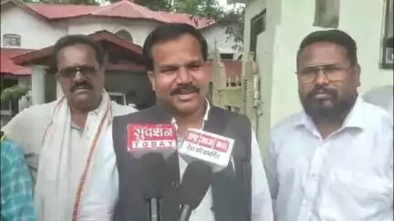 मंडला: मंडला में आदिवासी महिलाओं-बेटियों से बलात्कार रोकने की मांग, आदिवासी महापंचायत ने SP को सौंपा ज्ञापन