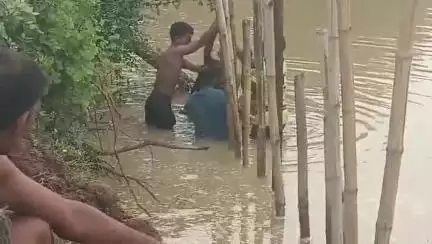ବସ୍ତା: ସୁବର୍ଣ୍ଣରେଖା ନଦୀର ଜଳସ୍ତର ବୃଦ୍ଧି, ବାଲିଆପାଳ ଅଞ୍ଚଳ ରେ ବନ୍ୟା ଯୋଗୁଁ ବିଭିନ୍ନ ସମସ୍ୟା ନେଇ ସ୍ଥାନୀୟ ବାସିନ୍ଦାଙ୍କ ପ୍ରତିକ୍ରିୟା