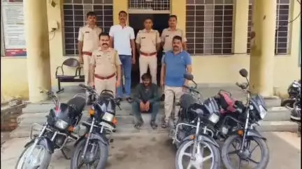 झालरापाटन: झालावाड़ कोतवाली पुलिस ने बाइक चुराने वाले शातिर हिस्ट्रीशीटर रामप्रसाद को गिरफ्तार कर 4 बाइकों की बरामदगी की