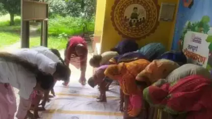 कुमारखंड: कुमारखंड में 11वां अंतरराष्ट्रीय योग दिवस मनाया गया, लोगों ने किया योगाभ्यास