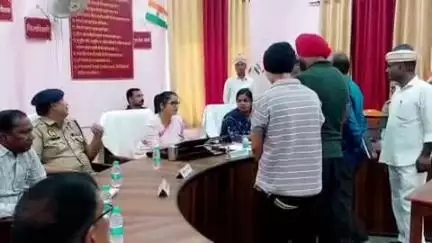 बहराइच: बहराइच के जिलाधिकारी ने संपूर्ण समाधान दिवस से अनुपस्थित अधिकारियों के वेतन रोकने के दिए निर्देश
