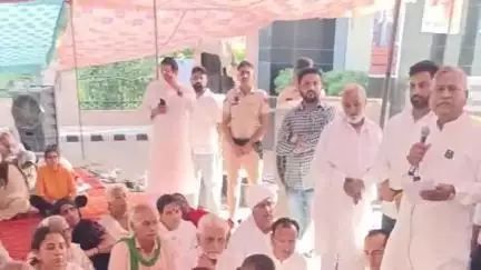 हिसार: HAU में लाठीचार्ज के विरोध और छात्रवृत्ति की मांग को लेकर धरना जारी, कांग्रेस प्रदेश अध्यक्ष उदयभान ने दिया समर्थन