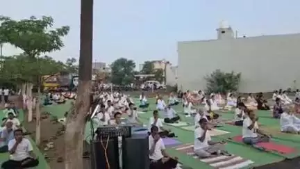 बैतूल नगर: 11वें अंतर्राष्ट्रीय योग दिवस पर माचना एनीकेट में सामूहिक योगाभ्यास, विधायक भी शामिल हुए