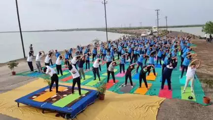 જામનગર શહેર: એનસીસી યુનિટના કેડેટ્સ દ્વારા રોઝી બંદર, લાખોટા તળાવ સહિતના સ્થાનો પર આંતરરાષ્ટ્રીય યોગ દિવસની ઉજવણી કરાય