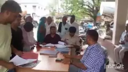 मदनपुर: मदनपुर थाना परिसर में भूमि विवाद सुलझाने के लिए लगाया गया जनता दरबार