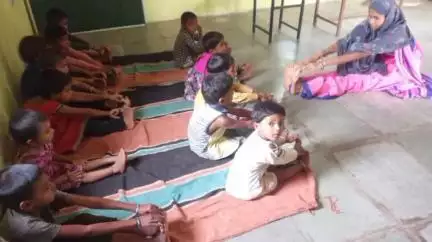 अलीराजपुर: जिले में महिला एवं बाल विकास विभाग ने आंगनवाड़ियों में बच्चों को अंतरराष्ट्रीय योग दिवस पर सामूहिक योग कराया
