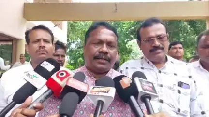 ବରଗଡ: ହଇଜା ନ ବ୍ୟାପିବା ନେଇ କଣ ବ୍ୟବସ୍ଥା କରାଯାଇଛି ଏହା ଉପରେ ପାଣି ଛତ୍ର ରାସ୍ତାରେ ପ୍ରତିକ୍ରିୟା ରଖିଲେ ମନ୍ତ୍ରୀ ରବି ନାରାୟଣ ନାୟକ