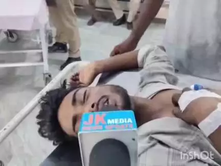 बरेली: बहेड़ी थाना क्षेत्र के होली चौराहे के पास जमीनी विवाद में दबंगों ने युवक को पीटा, युवक जिला अस्पताल में भर्ती