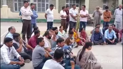 राजगढ़: राजगढ़ में छात्राओं के साथ छेड़छाड़ का मामला, स्कूल के एक अध्यापक पर आरोप, पुलिस ने मामला दर्ज कर हिरासत में लिया