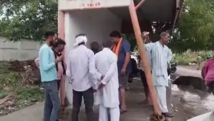 महोबा: बीला दक्षिण गांव में विद्युत करंट की चपेट में आने से किशोरी की हुई मौत, पुलिस ने शव को पोस्टमार्टम के लिए भेजा