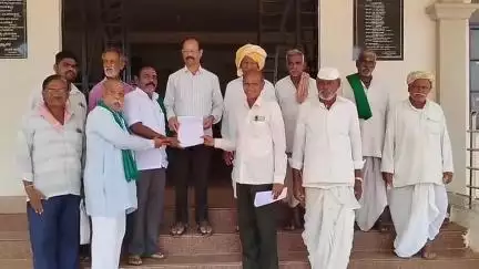 ಬೀಳಗಿ: ಬಾಗಲಕೋಟೆ: ಪಟ್ಟಣದಲ್ಲಿ ನಕಲಿ ರಸಗೊಬ್ಬರ ತಯಾರಕರು, ಮಾರಾಟಗಾರರ ವಿರುದ್ಧ ಸಿಡಿದೆದ್ದ ರೈತರು